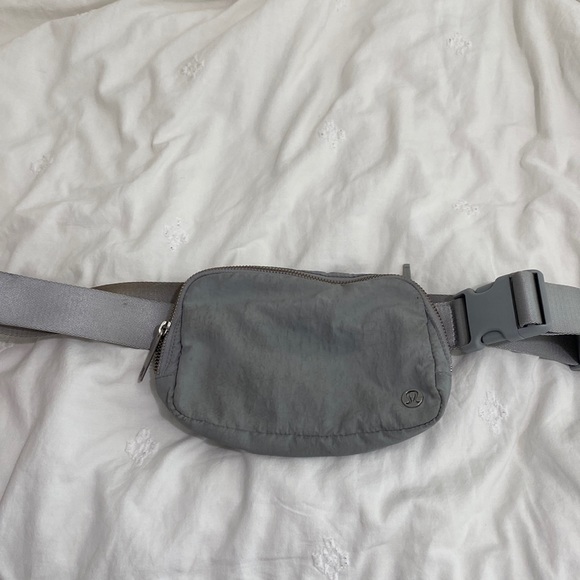 lululemon athletica Accessories - Lululemon Everywhere Belt Bag